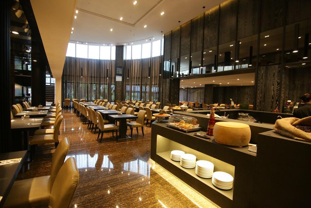 Queena Plaza Hotel Tainan Exterior foto
